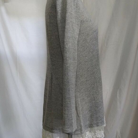 Mia & Tess Lace Hem Layered Look Tunic Top Pullover Blouse Shirt Size Medium - Picture 4 of 11
